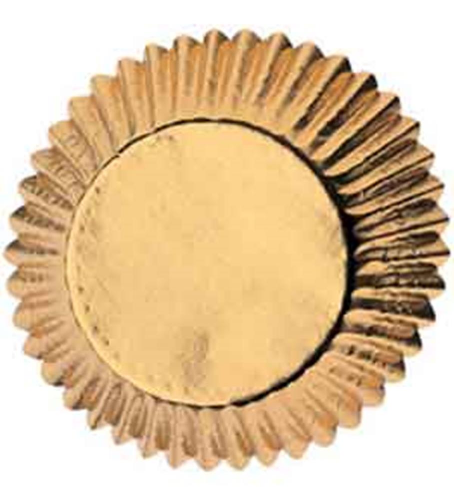 Round baking cup with fluted edges in shiny gold laminate material.