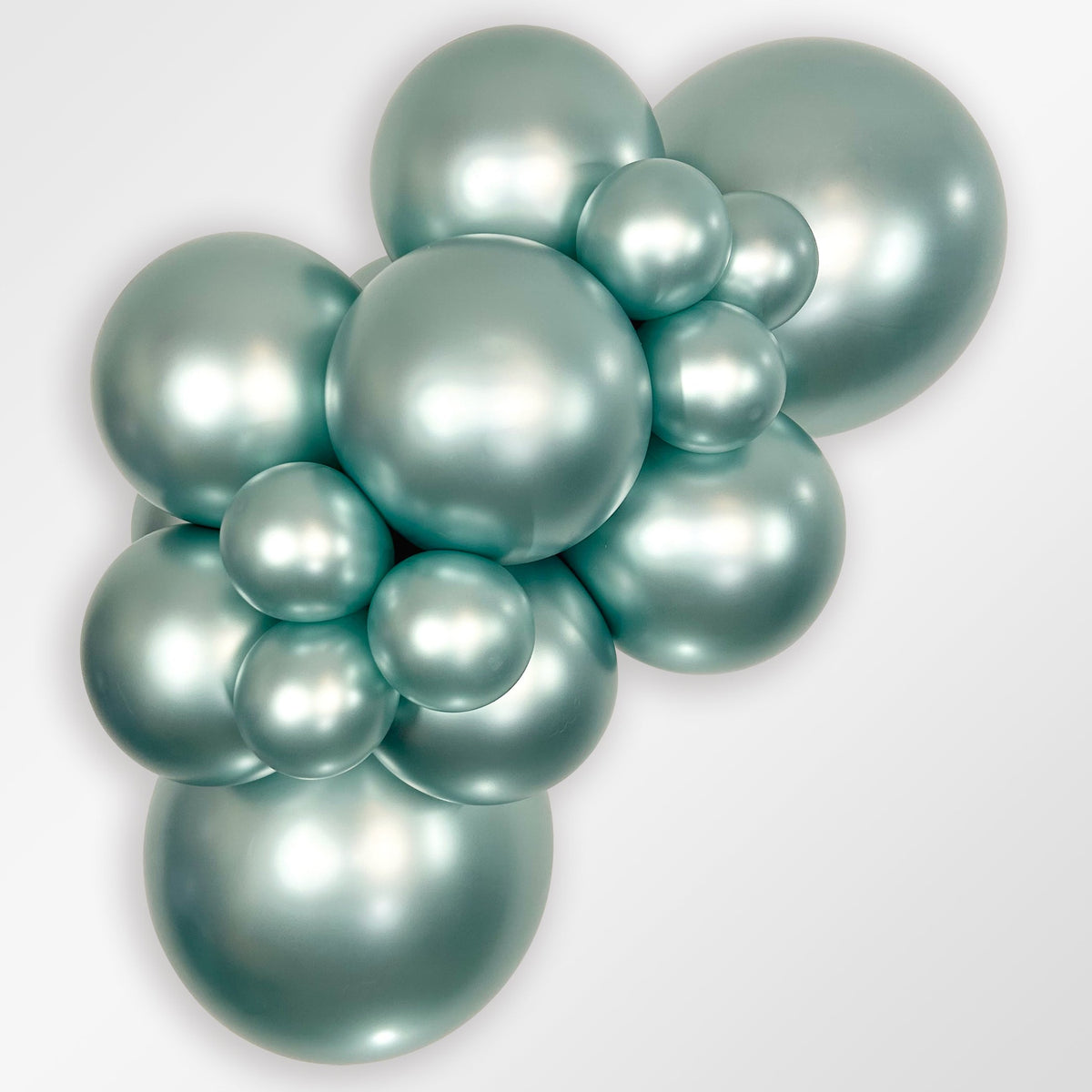 Sempertex Silk Cool Mint latex balloon color cluster showing the shade across multiple balloon sizes