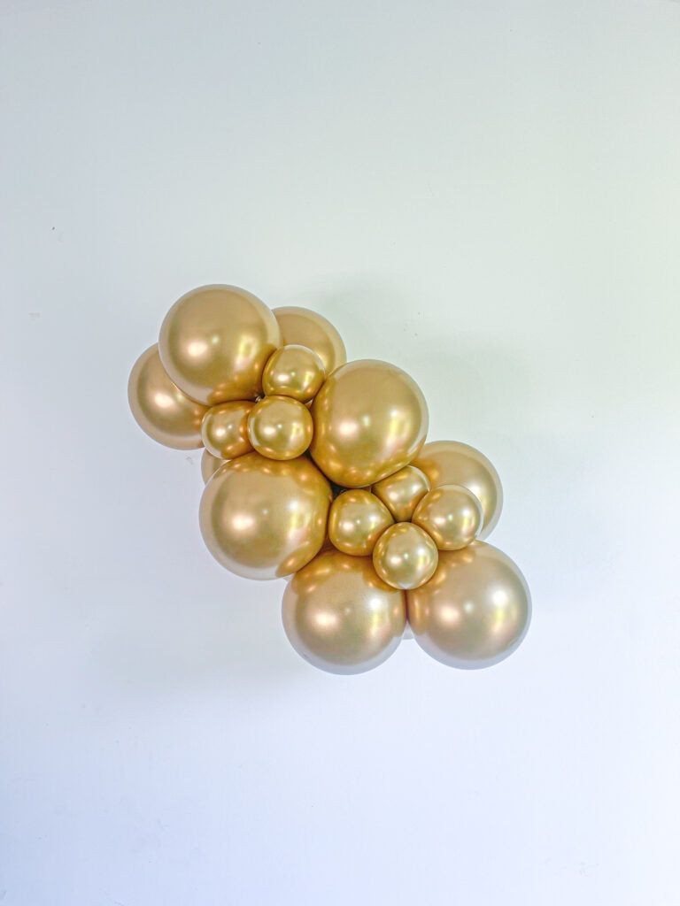 Tuftex Effects Golden latex balloon color cluster showing the shade across multiple balloon sizes