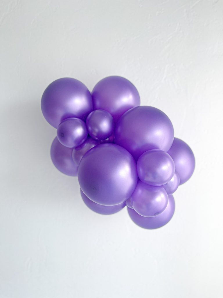 Tuftex Metallic Lilac latex balloon color cluster showing the shade across multiple balloon sizes
