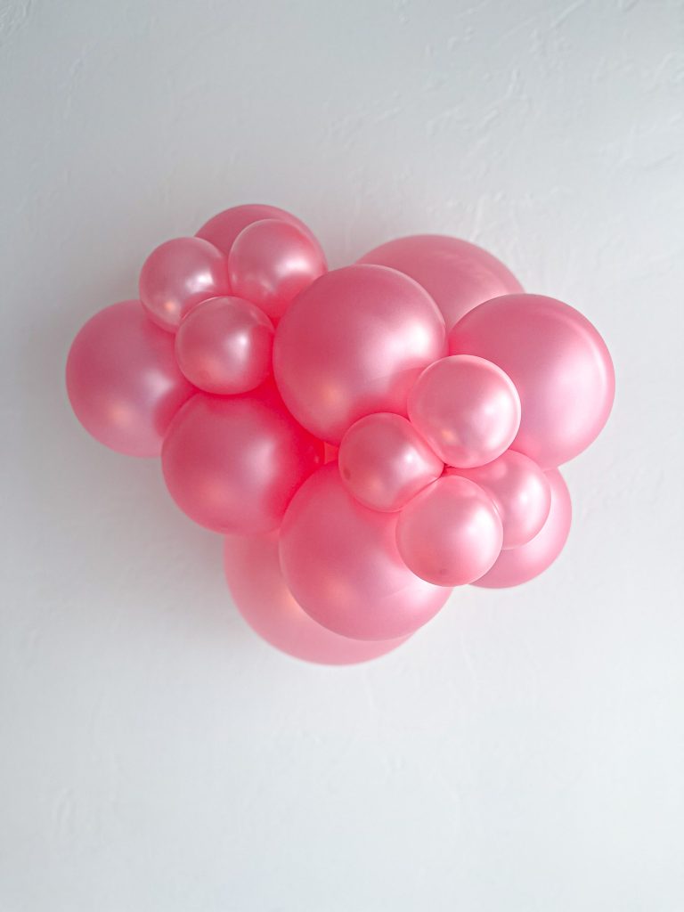 Tuftex Pearlized Shimmering Pink latex balloon color cluster showing the shade across multiple balloon sizes