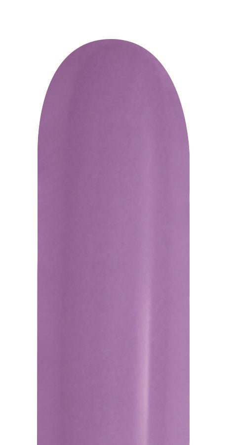 Lilac elongated 260-size latex balloon with smooth, shiny surface and rounded tip.
