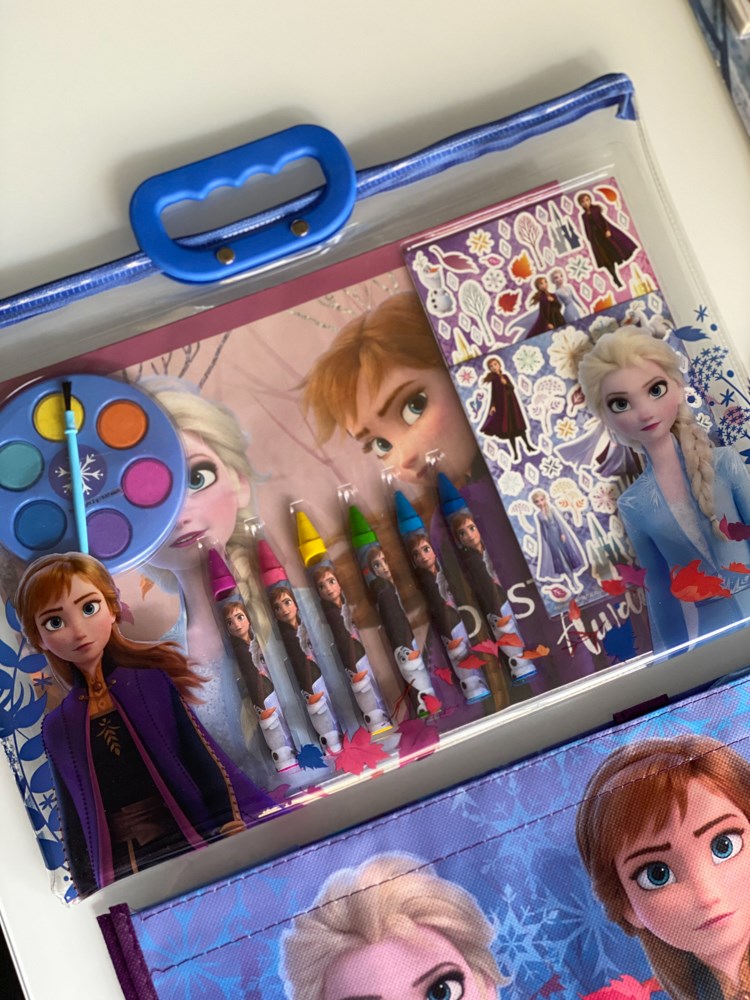 Frozen 2 Juego de papelería de 12 piezas con cremallera