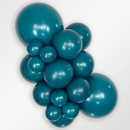 Sempertex Deluxe Deep Teal latex balloon color cluster showing the shade across multiple balloon sizes
