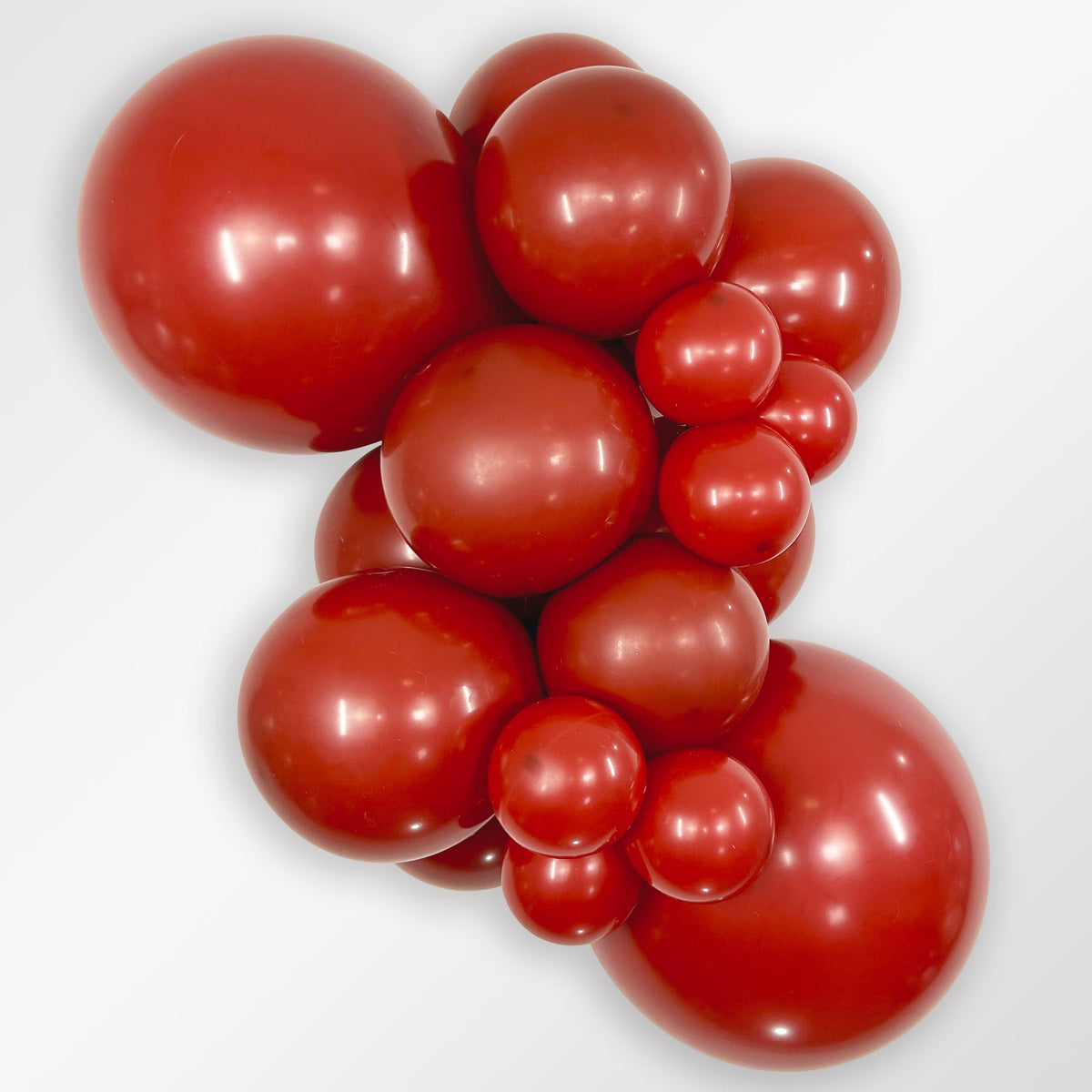Sempertex Deluxe Imperial Red latex balloon color cluster showing the shade across multiple balloon sizes