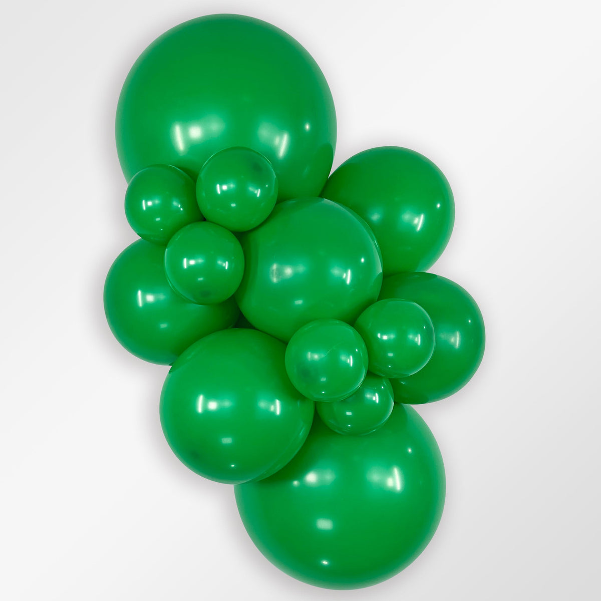Sempertex Deluxe Shamrock Green latex balloon color cluster showing the shade across multiple balloon sizes