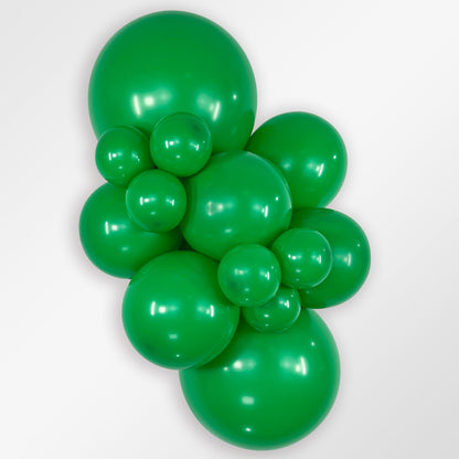 Sempertex Deluxe Shamrock Green latex balloon color cluster showing the shade across multiple balloon sizes