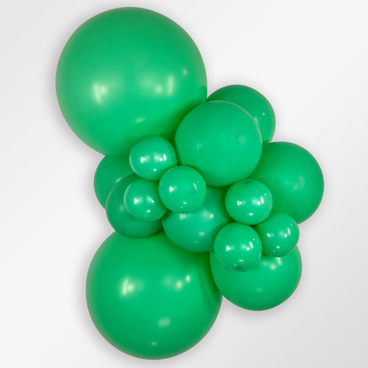 Sempertex Fashion Green latex balloon color cluster showing the shade across multiple balloon sizes