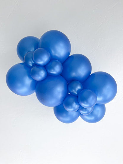 Tuftex Metallic Blue latex balloon color cluster showing the shade across multiple balloon sizes