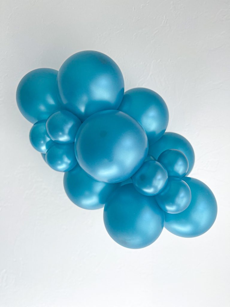 Tuftex Metallic Teal latex balloon color cluster showing the shade across multiple balloon sizes