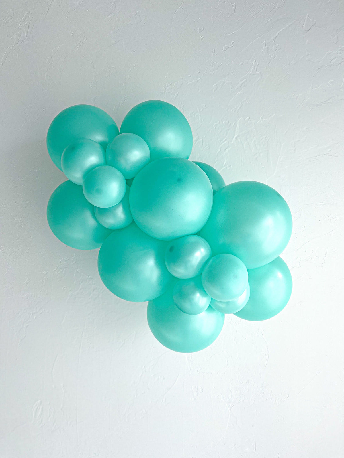Tuftex Pearlized Seafoam latex balloon color cluster showing the shade across multiple balloon sizes